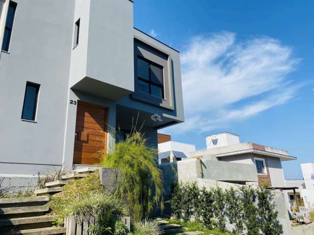 Linda casa de alto de alto padrão no Loteamento Quinta dos Açores