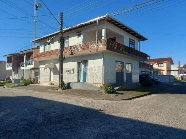 Imóvel Residencial contendo 6 apartamentos no Centro de Garopaba.