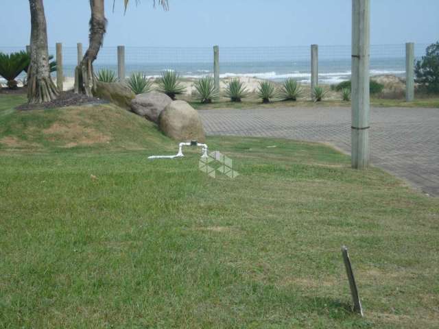 Terreno 600m² privativos, beira mar, em condomínio fechado em Torres