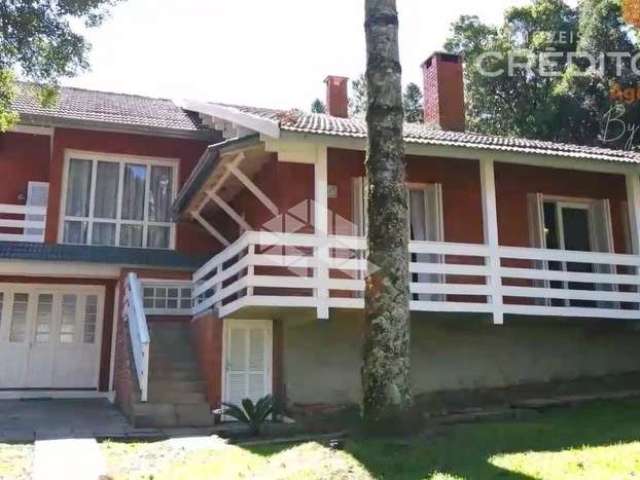 Casa 04 dormitórios, 250m² privativos, no Bairro Planalto