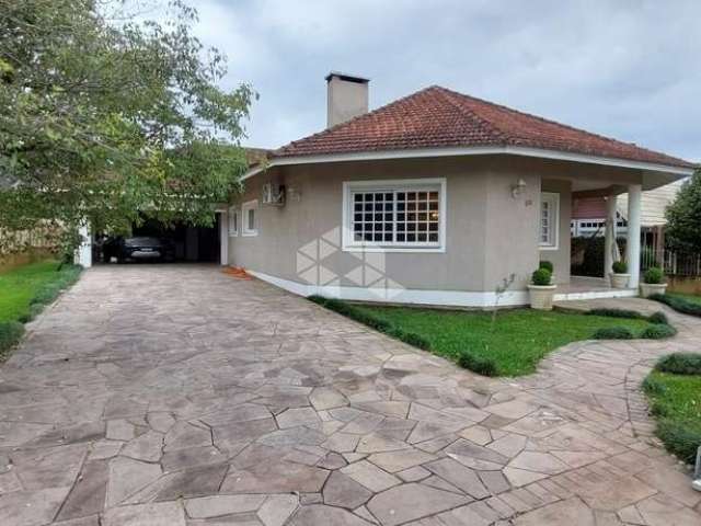 Casa 4 dormitórios, 238m² privativos, 2 vagas, no Jardim Bela Vista