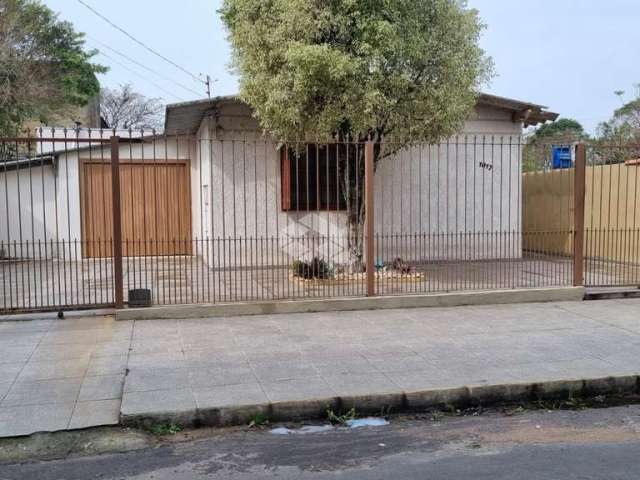 Casa com 3 dormitórios à venda, no bairro Parque dos Eucalíptos