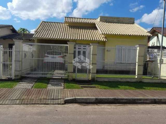 Casa à venda com 2 dormitórios, 1 vagas garagem, cozinha, estar/jantar, sótão e pátio amplo