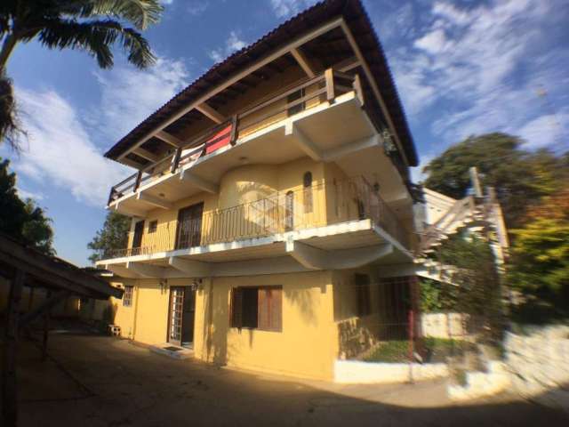 Casa à venda, com 2 quartos, 1 vaga de garagem  próximo ao centro de Guaíba.