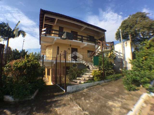 Casa à venda, com 2 quartos, 1 vaga de garagem, próximo ao centro de Guaíba.