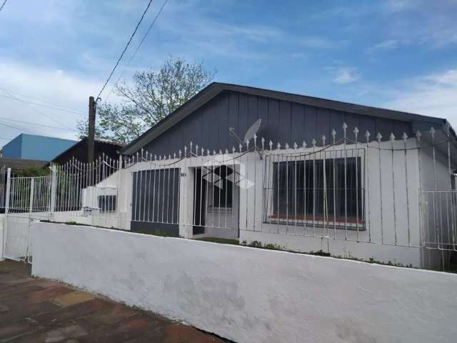 Casa de 2 dormitórios no bairro Rio Branco- Canoas!