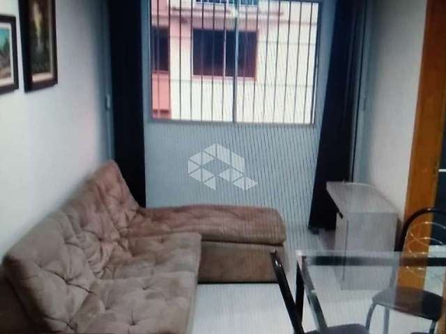 Apartamento de 2 dormitórios, com pátio e mobiliado