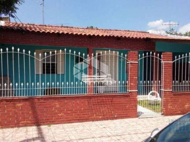 Casa 3 dormitórios com amplo pátio