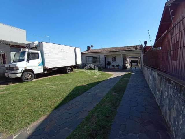 Excelente casa com 3 dormitórios no bairro Niterói