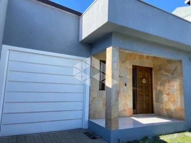 Casa com três dormitórios, bairro Vila Jardim Alegre - Cachoeirinha