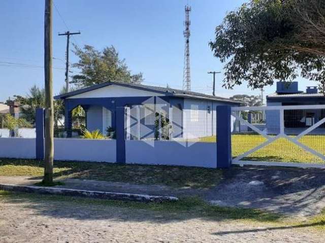 Casa 4 dormitórios com 3 vagas em Capão da Canoa