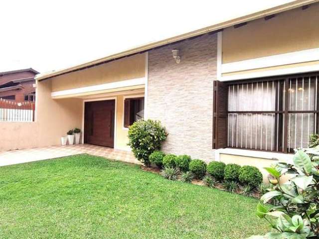 Casa térrea de 141m² com 3 quartos, sendo 1 suíte, 1 banheiro social e 3 vagas no Igara.