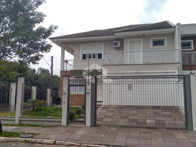 Casa/sobrado com 3 quartos, sendo 3 suítes e 4 banheiros à venda no Marechal Rondon, em Canoas.