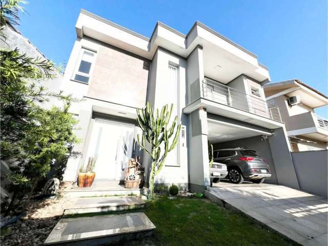 Casa sobrado, 3 dormitórios, sendo 1 suíte, 290m² construídos. Moinhos de Vento, Canoas