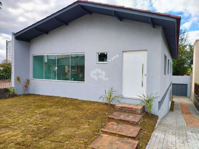 Casa 3 Dormitórios com suíte máster sala de estar e jantar 1 banheiro social e 1 lavabo Centro Esteio RS