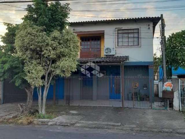 Sobrado com casa em cima e embaixo, independentes e duas casas nos fundos no bairro Sete em Sapucaia do Sul.