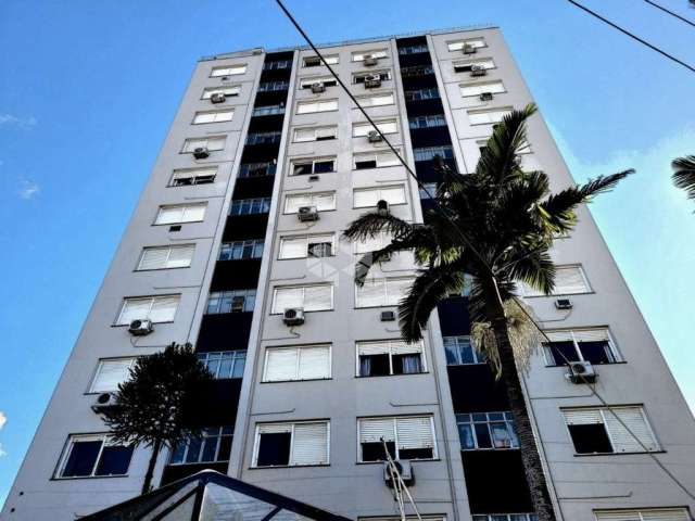 Cobertura de 2 quartos com garagem e infra no Menino Deus na frente da Zero Hora