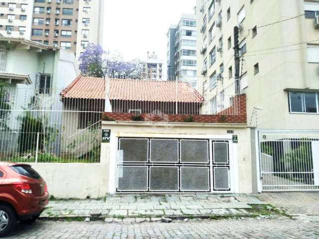 Casa à venda, 3 dormitórios,  suíte, 200 m², 2 vagas cobertas no bairro Passo d'Areia, Porto Alegre.