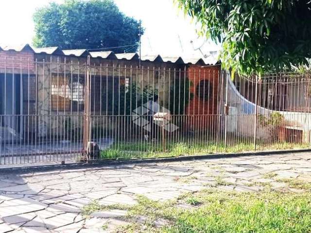 Casa à venda, 3 dormitórios, 1 vaga,  no Parque Santa Fé, Porto Alegre.