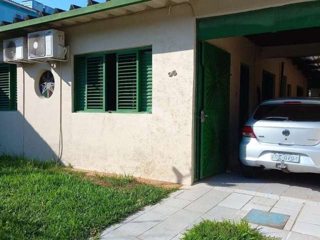 Casa à venda, 3 dormitórios, pátio e piscina no Santa Fé