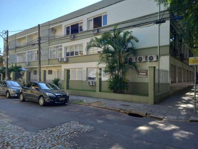 Amplo apartamento, de frente, com elevador,  sacadas e terraço nos fundos.