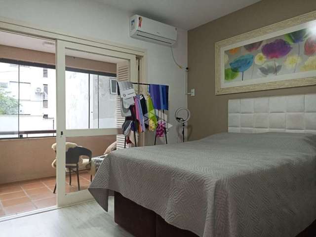 Apartamento com elevador na Felipe Camarão, com suíte