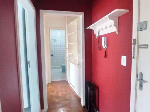 Apartamento mobiliado à venda com 1 dormitório/quarto, 1 box/vaga de garagem no bairro Higienópolis, zona norte de Porto Alegre/RS.