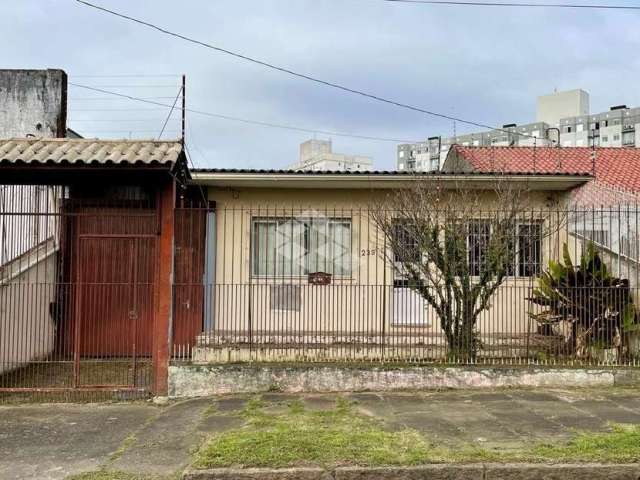 Casa Térrea no Sarandi com pátio bem amplo. Terreno de 10x30