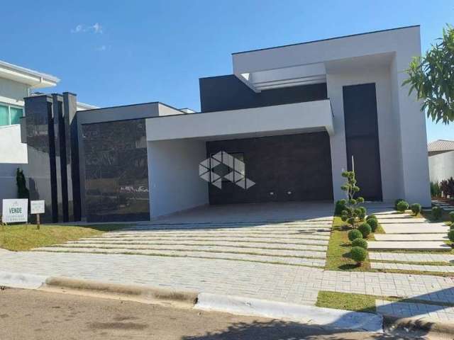 Maravilhosa casa à venda dentro de condomínio em Atibaia-SP