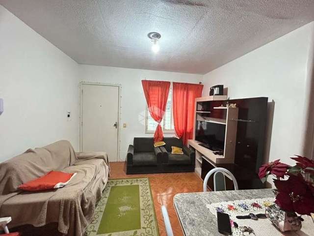 Apartamento térreo de 1 dormitório com vaga de garagem, Humaitá - Porto Alegre.