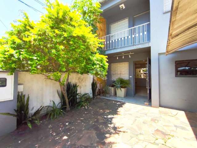 Casa com 4 dormitórios no bairro São João em Porto Alegre