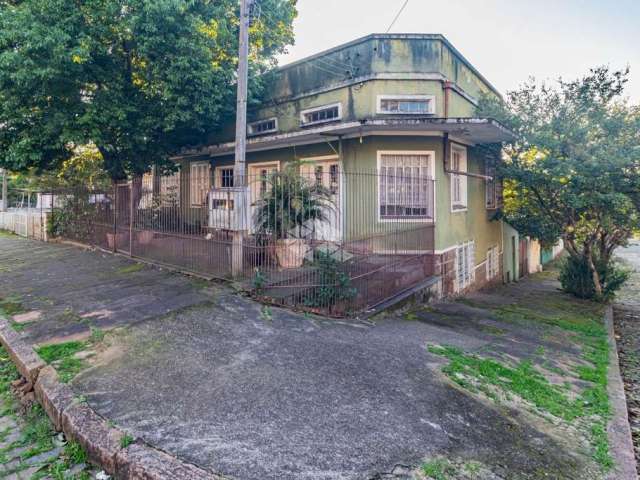 Casa comercial de esquina à venda no bairro Cristo Redentor, em Porto Alegre.