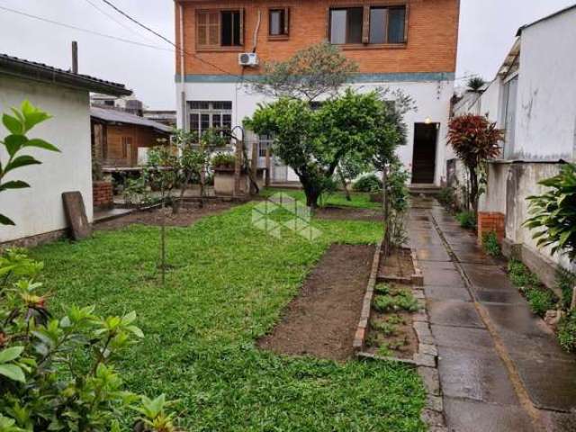 Casa residencial/comercial com terreno 11x44 no Bairro Santa Maria Goretti