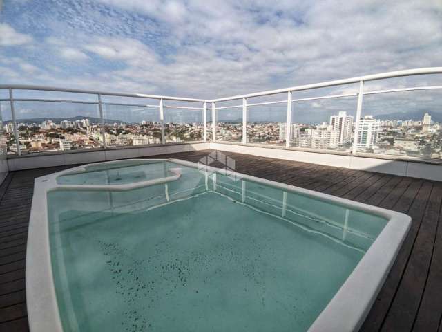 Cobertura com piscina em condominio fechado de 3 dormitórios no bairro barreiros - são josé/sc