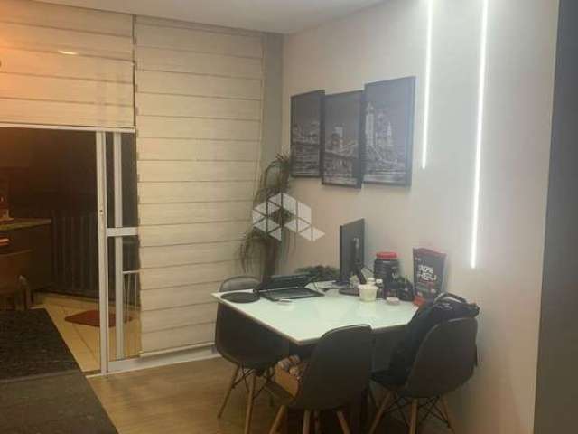 Apartamento com 2 dormitórios no bairro barreiros - são josé/sc.