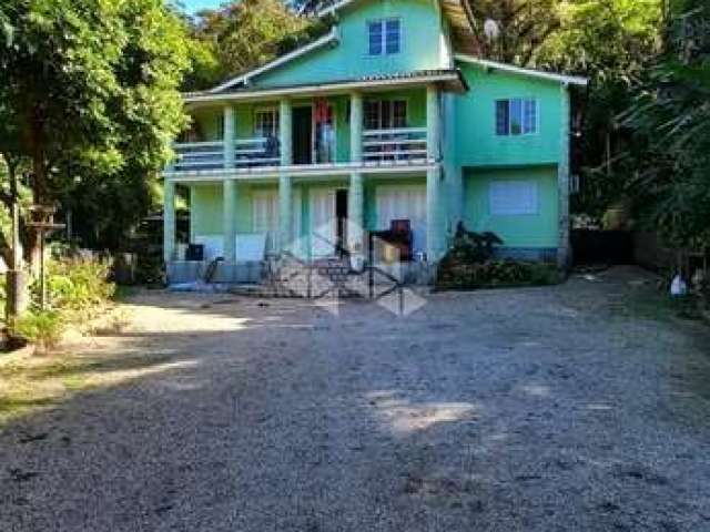 Casa três pisos com três suítes localizada no pantano do sul- florianópolis/sc