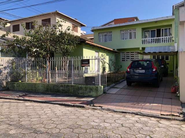 Casa 4 Dormitórios no bairro Estreito, em Florianópolis/SC