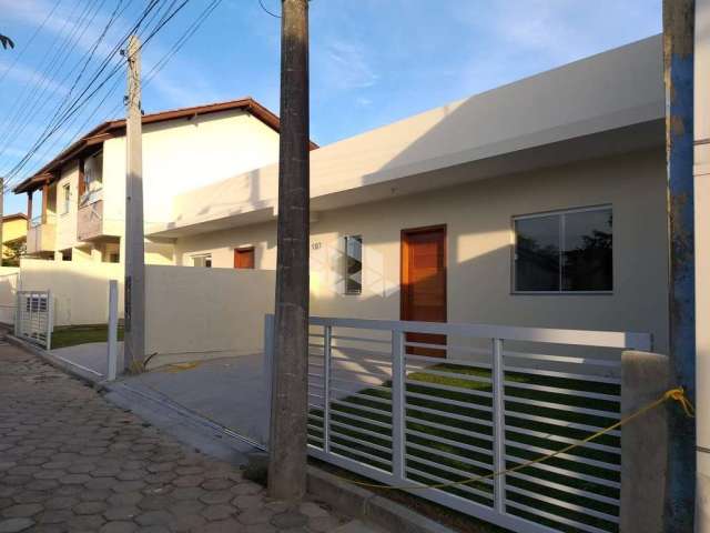 Casa 2 dormitórios com 54m2  vaga e pátio  nos Ingleses.