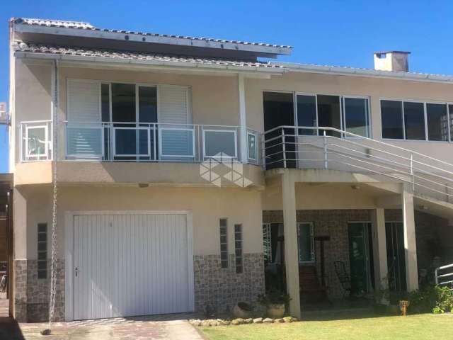 Casa com 3 dormitórios no bairro Ingleses