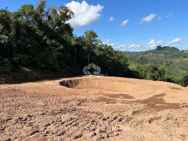 Chácara com 2 hectares a 10 minutos da cidade de frente para o asfalto.