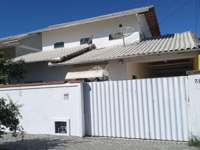 Casa Pereque com 4 dormitórios sendo 2 suítes, Porto Belo.