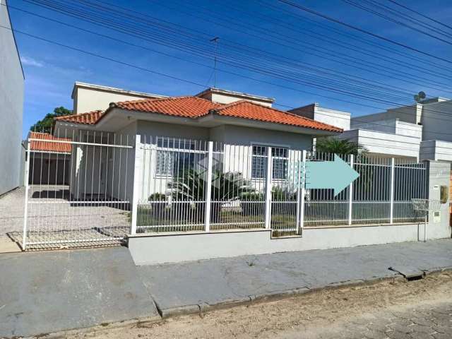 Casa em Tijucas com 3 dormitórios, edícula nos fundos com 90m2