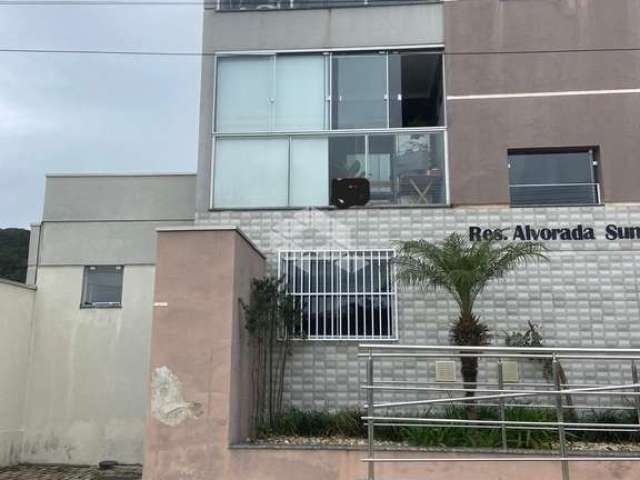 Apartamento em  Porto Belo, Bairro Vila Nova, 2 dormitórios, uma suíte, mobiliado, sacada fechada com churrasqueira a carvão, duas vagas de garagem