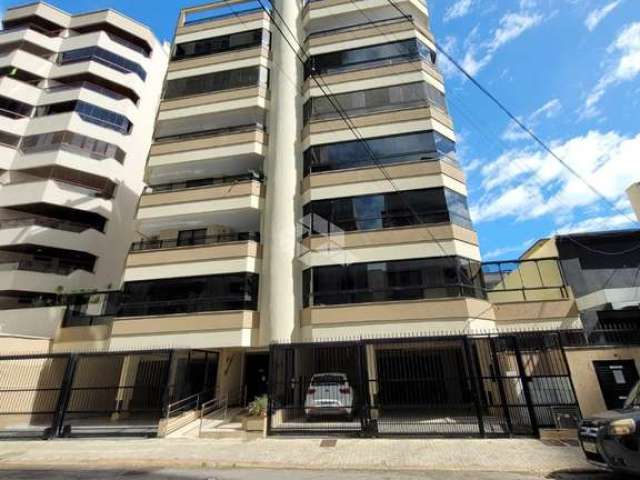 Apartamento com dois dormitórios sendo 1 suíte e 1 vaga de garagem a  100m do mar