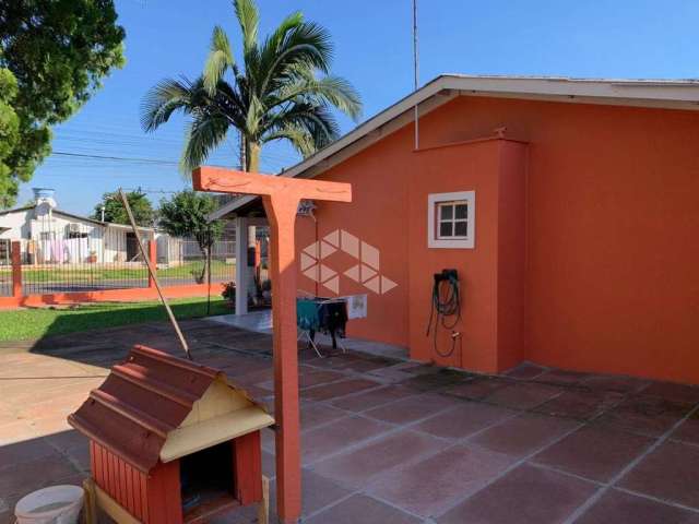 Residência de esquina no bairro Lago Azul - EV