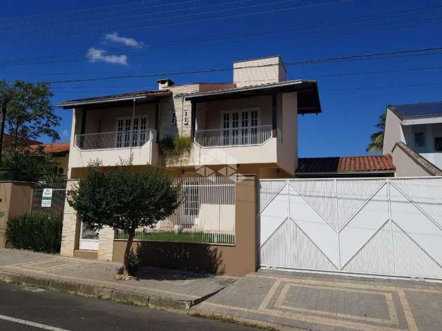 Casa Jaragua Esquerdo com Piscina