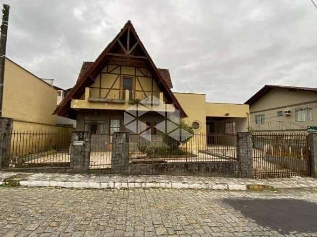 Terreno com 2 casas no bairro Czerniewicz em Jaraguá do Sul