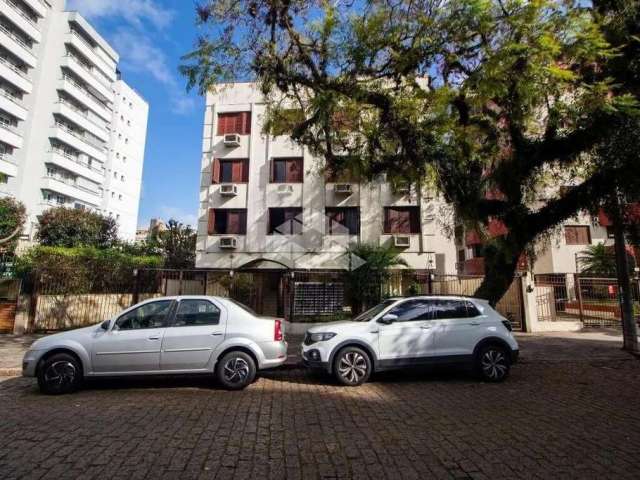 Apartamento com 01 quarto , ampla sala, banheiro e com vaga de garagem.