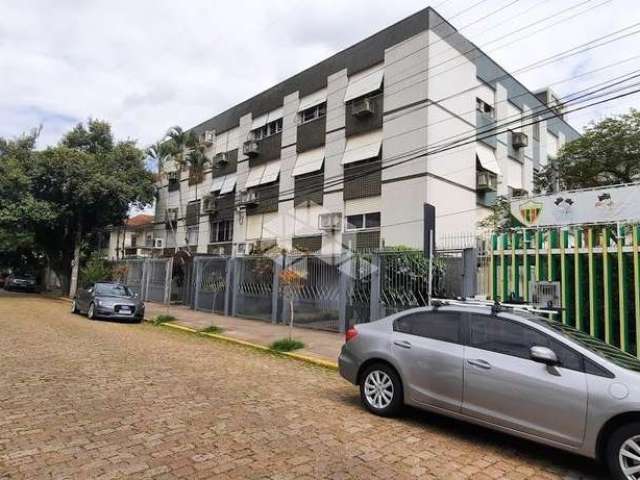 Apartamento no Menino Deus, com 02 Dormitórios e vaga coberta.