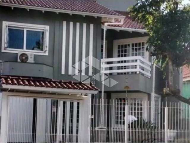 Casa com 3 Quartos e 2 banheiros à Venda